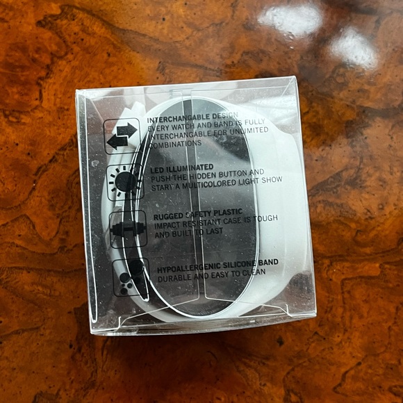 Remix popsugar exclusive watch. New in box - Picture 4 of 4